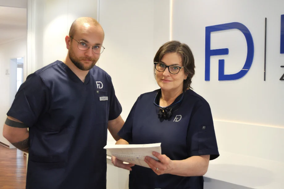 Behandlung im Behandlungszimmer der Praxis FRYDENT
