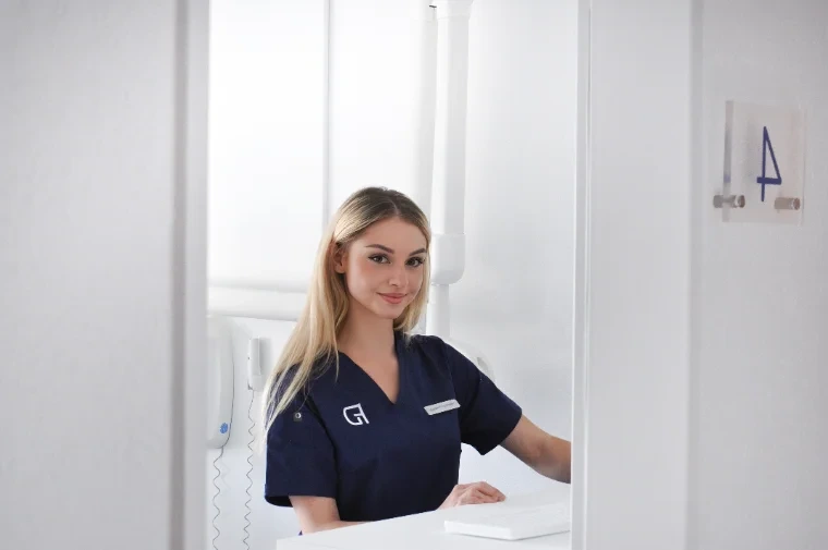 Nikolina am Empfang